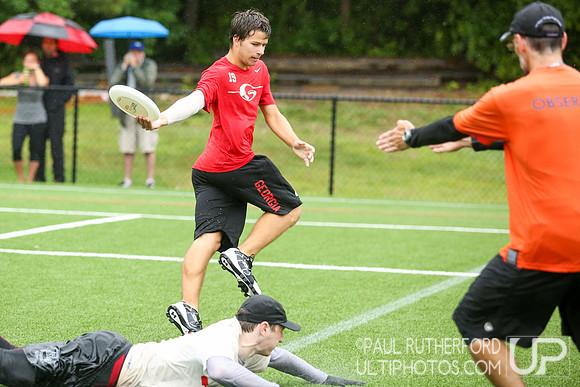 Action from USAU College Division 1 Nationals