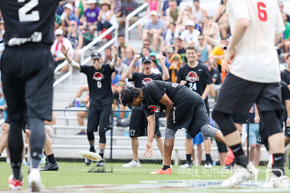 Action from USAU College Division 1 Nationals