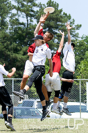 Action from USAU College Division 1 Nationals