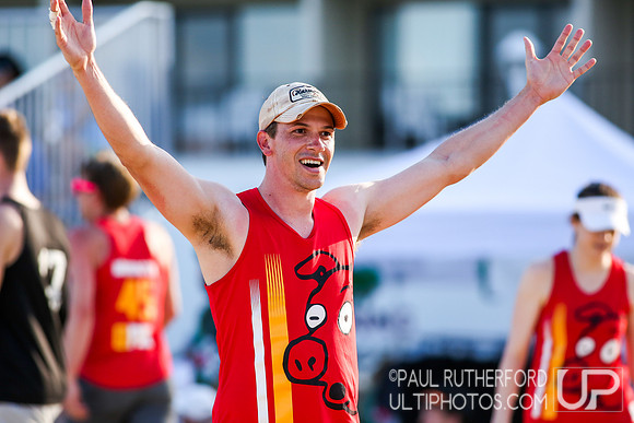 Action from 2016 USAU Beach Nationals
