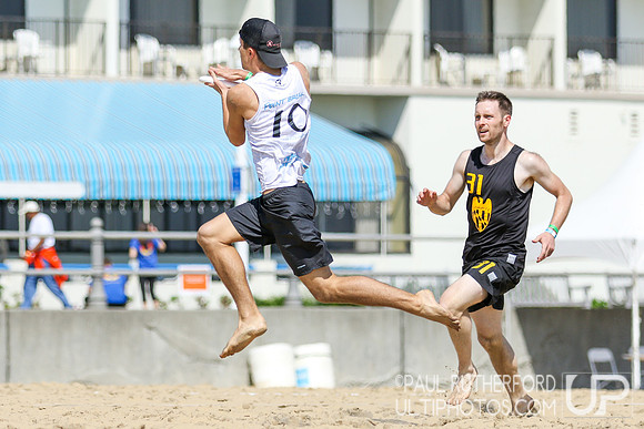 Action from 2016 USAU Beach Nationals