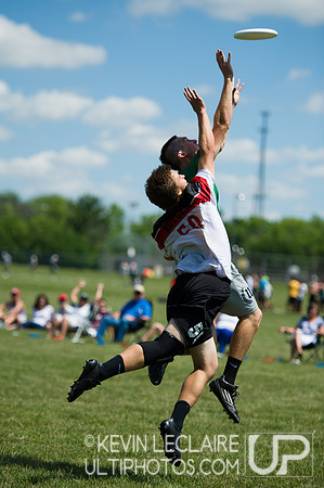 2014 USAU D-I College Champs Saturday Round 2 Action