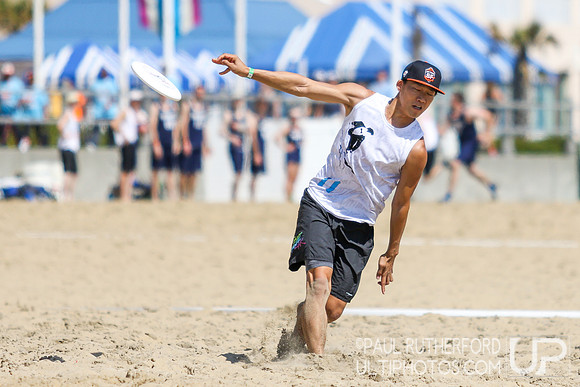 Action from 2016 USAU Beach Nationals