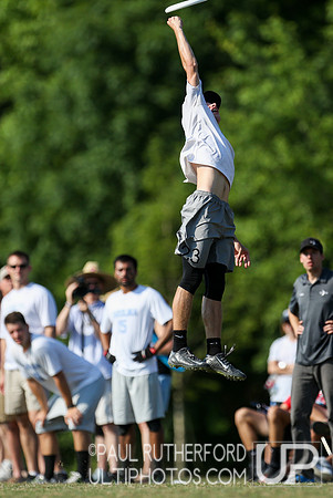 Action from USAU College Division 1 Nationals