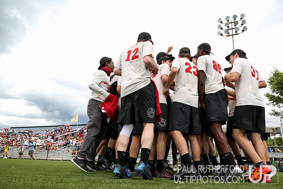 Action from USAU College Division 1 Nationals