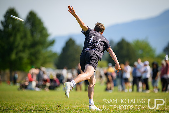 Saturday pool play at USAU D-I College Championships