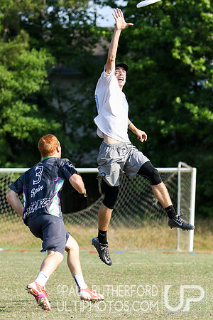 Action from USAU College Division 1 Nationals