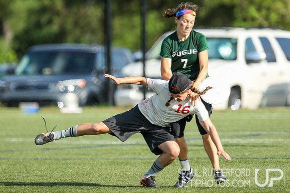 Action from USAU College Division 1 Nationals