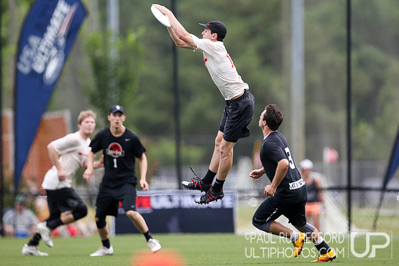 Action from USAU College Division 1 Nationals
