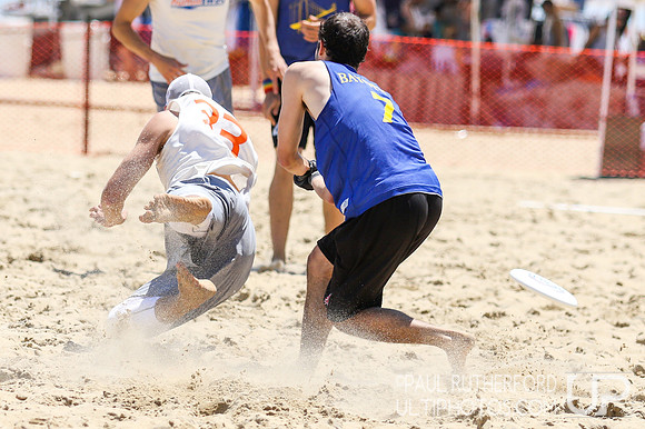 Action from 2016 USAU Beach Nationals