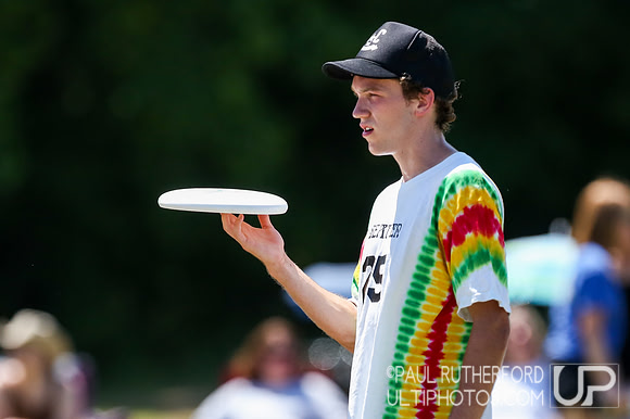 Action from USAU College Division 1 Nationals