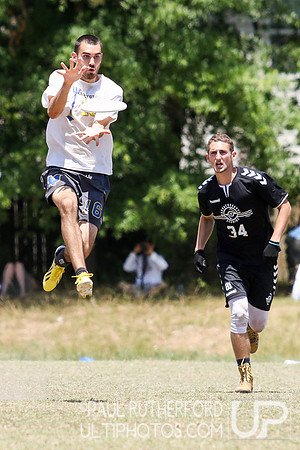 Action from USAU College Division 1 Nationals