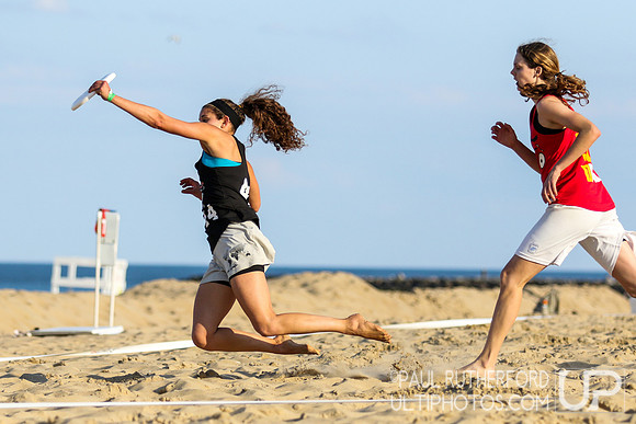 Action from 2016 USAU Beach Nationals