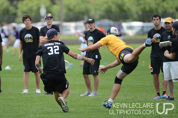 2012 USAU D-I College Championships Sunday Action