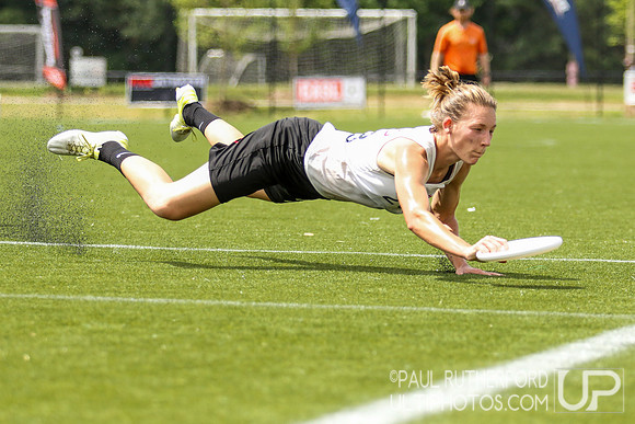 Action from USAU College Division 1 Nationals