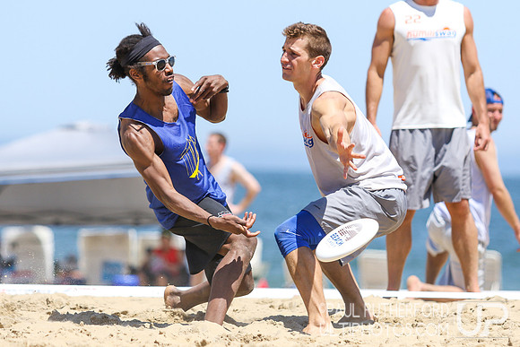 Action from 2016 USAU Beach Nationals