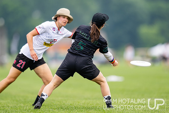 CUSB Shout vs Stella in pool play at World Ultimate Club Championships