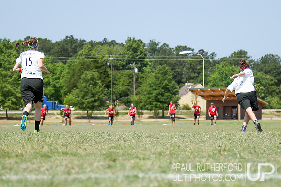 Action from USAU College Division 1 Nationals