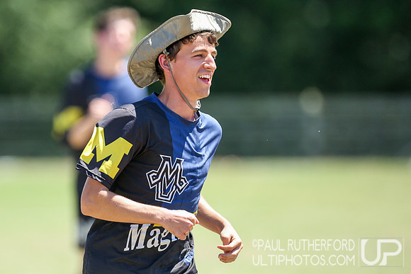 Action from USAU College Division 1 Nationals