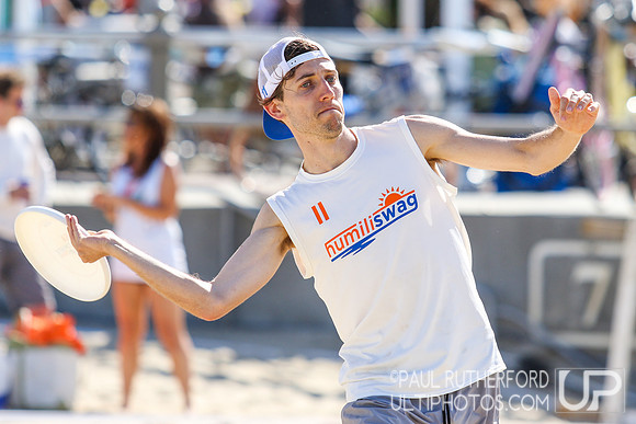 Action from 2016 USAU Beach Nationals