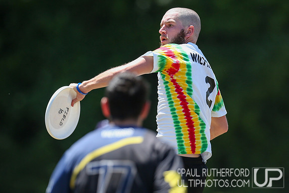 Action from USAU College Division 1 Nationals