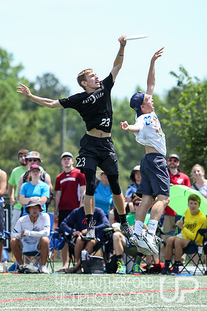 Action from USAU College Division 1 Nationals