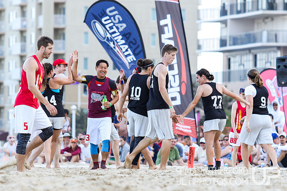 Action from 2016 USAU Beach Nationals