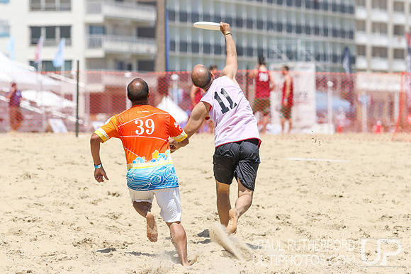 Action from 2016 USAU Beach Nationals