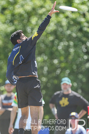 Action from USAU College Division 1 Nationals