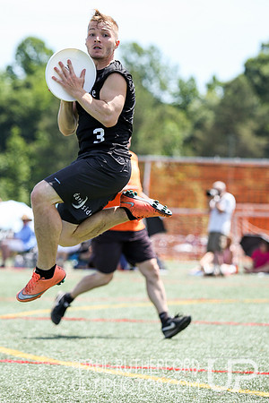 Action from USAU College Division 1 Nationals