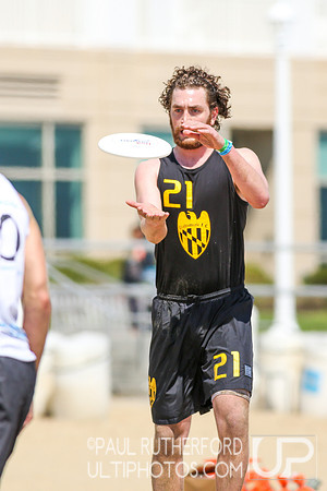 Action from 2016 USAU Beach Nationals