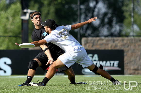 2012 USAU D-I College Championships Friday Round 1 Action