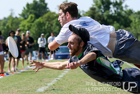 Action from USAU College Division 1 Nationals