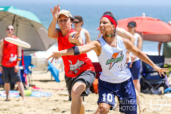 Action from 2016 USAU Beach Nationals
