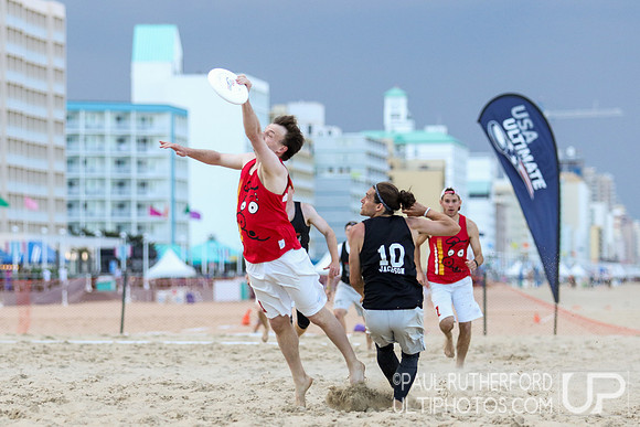 Action from 2016 USAU Beach Nationals