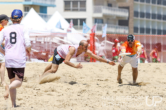 Action from 2016 USAU Beach Nationals