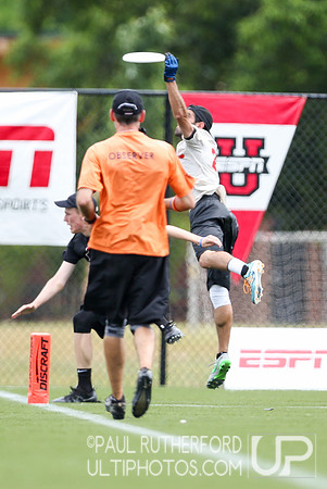 Action from USAU College Division 1 Nationals