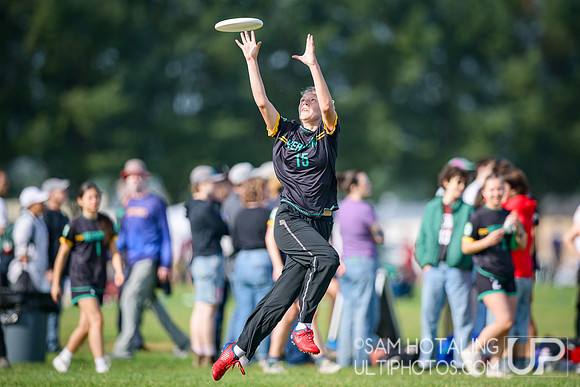 Stanford Superfly vs Vermont Ruckus in pool play at USAU D-I College Championships