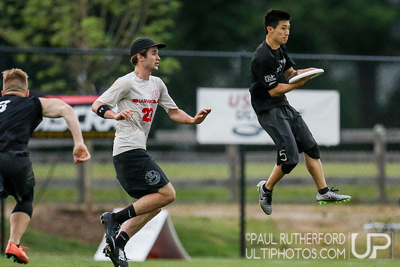 Action from USAU College Division 1 Nationals