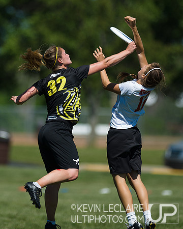2014 USAU D-I College Champs Friday Round 4 Action