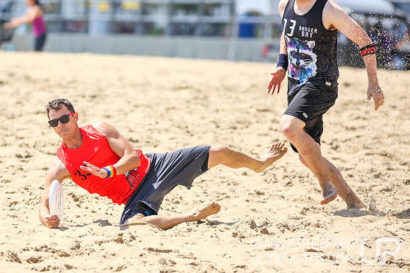 Action from 2016 USAU Beach Nationals