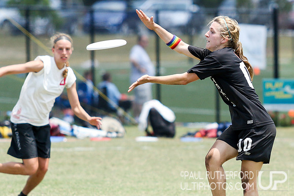 Action from USAU College Division 1 Nationals