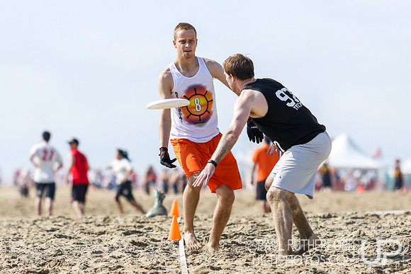 Action from 2016 USAU Beach Nationals