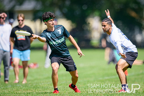 Saturday pool play at USAU D-I College Championships