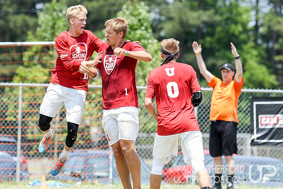 Action from USAU College Division 1 Nationals