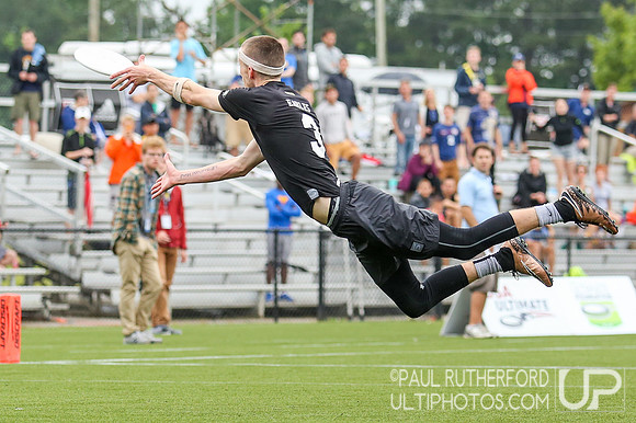 Action from USAU College Division 1 Nationals