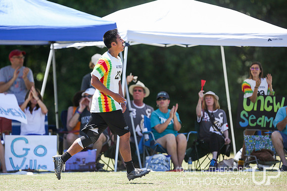 Action from USAU College Division 1 Nationals