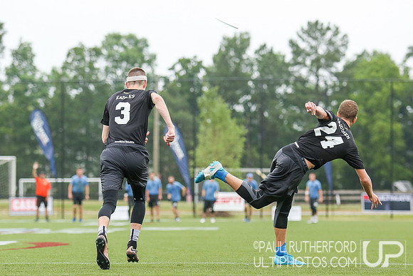 Action from USAU College Division 1 Nationals