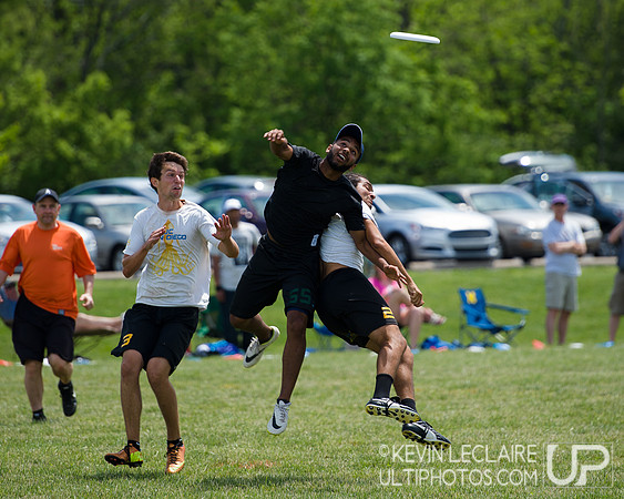 2014 USAU D-I College Champs Saturday Round 4 Action