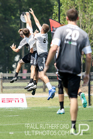 Action from USAU College Division 1 Nationals